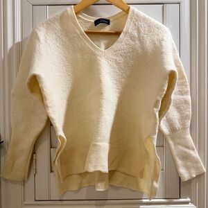 United Arrows Green Label Relaxing Cozy Cream V-Neck Sweater